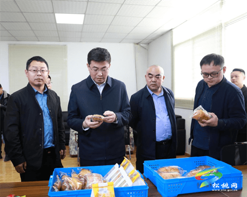 潘攀到松桃開展市級領(lǐng)導(dǎo)包保食品生產(chǎn)經(jīng)營主體調(diào)研工作
