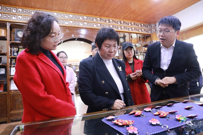 北京依文集團手工坊來松開展文化旅游資源考察
