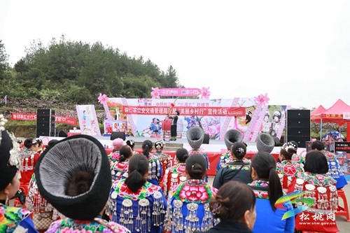 “聯(lián)歡式”“展演式”，松桃公安交警“美麗鄉(xiāng)村行”巡回宣講步履不停