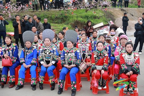 “聯(lián)歡式”“展演式”，松桃公安交警“美麗鄉(xiāng)村行”巡回宣講步履不停