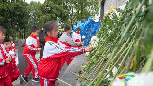 【網(wǎng)絡(luò)中國節(jié)·清明】緬懷革命先烈 弘揚紅色文化——縣一完小開展清明祭掃活動