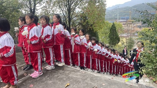 【網(wǎng)絡(luò)中國節(jié)·清明】緬懷革命先烈 弘揚紅色文化——縣一完小開展清明祭掃活動