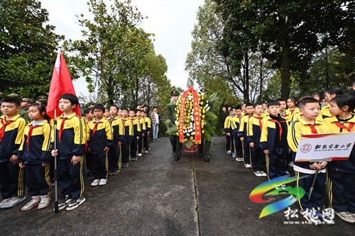 【網絡中國節(jié)?清明】松桃開展“清明祭英烈”祭掃烈士活動