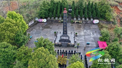 【網絡中國節(jié)?清明】松桃開展“清明祭英烈”祭掃烈士活動