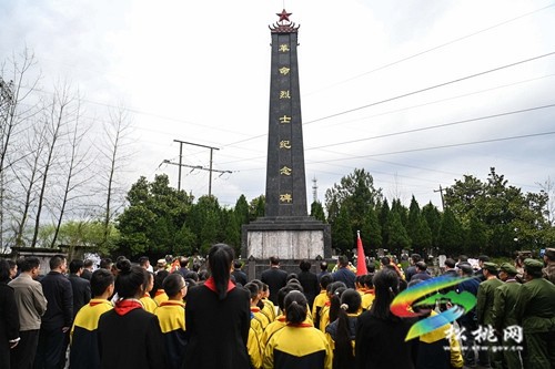 【網絡中國節(jié)?清明】松桃開展“清明祭英烈”祭掃烈士活動