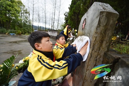 【網(wǎng)絡(luò)中國節(jié)?清明】清明將至 松桃開展多種形式緬懷先烈活動