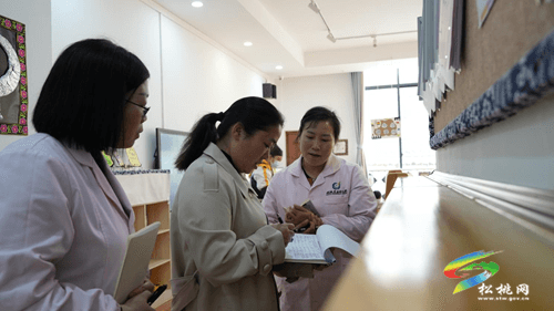 省級(jí)評(píng)估專家組對(duì)縣實(shí)驗(yàn)幼兒園申創(chuàng) “省級(jí)示范幼兒園”復(fù)評(píng)進(jìn)行指導(dǎo)培訓(xùn)