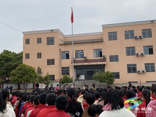 【大美松桃文明行】迓駕鎮(zhèn)開展黨的二十大精神宣講進(jìn)校園活動(dòng)