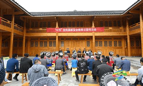 松桃縣開(kāi)展第八個(gè)“4.15”全民國(guó)家安全教育日宣傳活動(dòng)