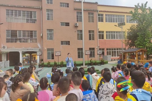縣第二幼兒園開展消防應(yīng)急演練活動(dòng)