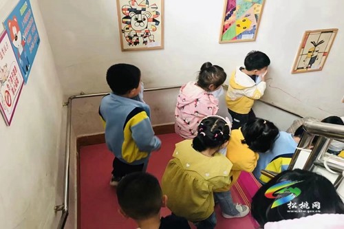 縣第二幼兒園開展消防應(yīng)急演練活動(dòng)