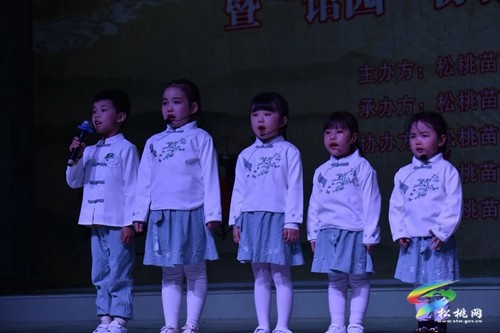 我縣舉辦“強國復(fù)興有我——翰墨書香·潤澤桃城”主題啟動儀式暨“4.23”世界讀書日——“誦國風(fēng)，讀經(jīng)典”經(jīng)典誦讀活動