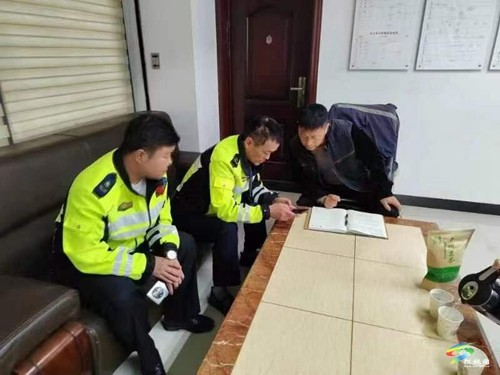 松桃：維護(hù)公路路產(chǎn)路權(quán)杜絕“運(yùn)動式執(zhí)法”