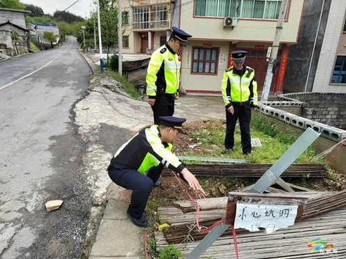 松桃：維護(hù)公路路產(chǎn)路權(quán)杜絕“運(yùn)動式執(zhí)法”