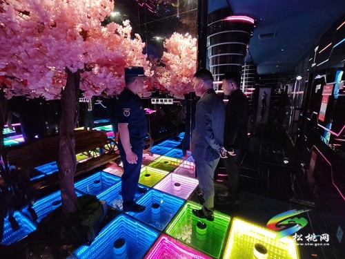 松桃消防到“九小場(chǎng)所”開展檢查及宣傳