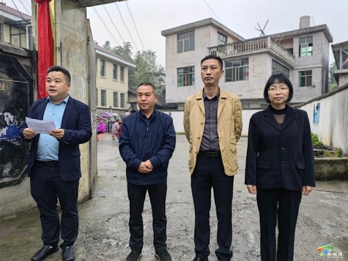 黃板鎮(zhèn)衛(wèi)生院瓦廠分院舉行揭牌儀式并開展義診活動