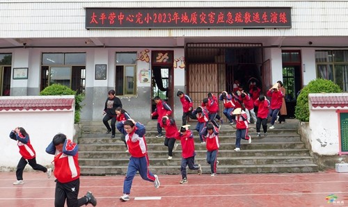 松桃開展2023年地質(zhì)災(zāi)害防治科普知識(shí)進(jìn)校園宣傳教育活動(dòng)