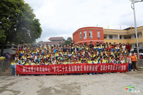 “學(xué)習(xí)二十大，永遠(yuǎn)跟黨走，奮進(jìn)新征程”流動(dòng)少年宮進(jìn)鄉(xiāng)村活動(dòng)在松舉辦