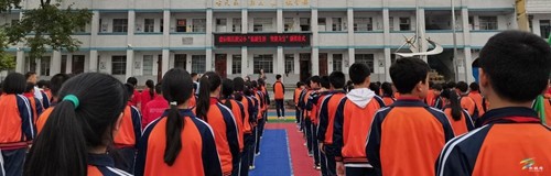 盤信鎮(zhèn)民族完小組織舉行“低碳生活、變廢為寶”學(xué)生創(chuàng)作活動(dòng)