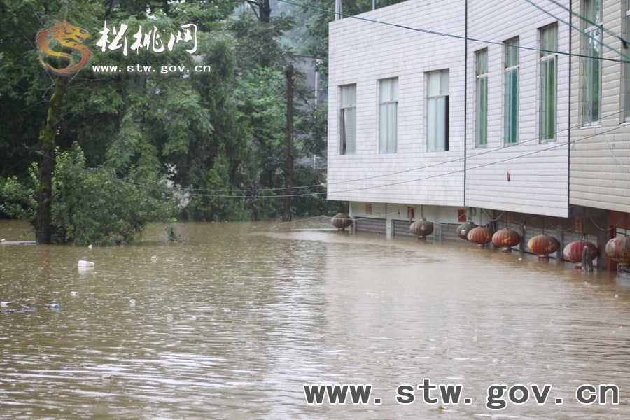 盤信干群齊心抗洪災(zāi)