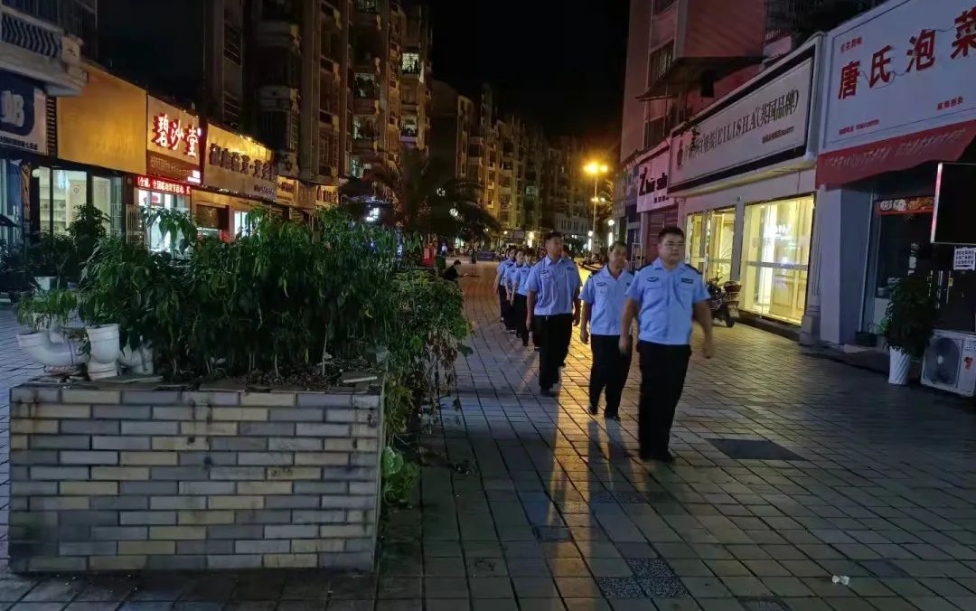 松桃公安發(fā)起凌厲攻勢(shì)強(qiáng)力推進(jìn)夏季治安打擊整治“百日行動(dòng)”