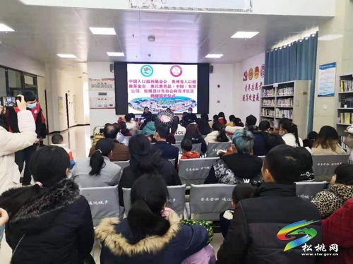 ​松桃計(jì)生協(xié)組織開展“健康援助——營(yíng)養(yǎng)健康扶貧”項(xiàng)目暨愛心奶粉的發(fā)放活動(dòng)