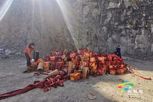 松桃集中銷(xiāo)毀1100余件非法煙花爆竹