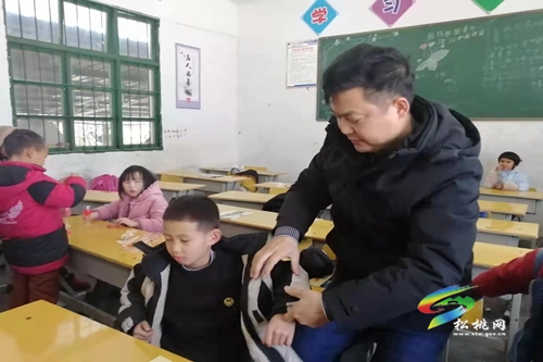 【愛崗敬業(yè)我先行、積極作為勇?lián)敗繌堒姡簭摹靶摹比胧肿寪郯l(fā)力