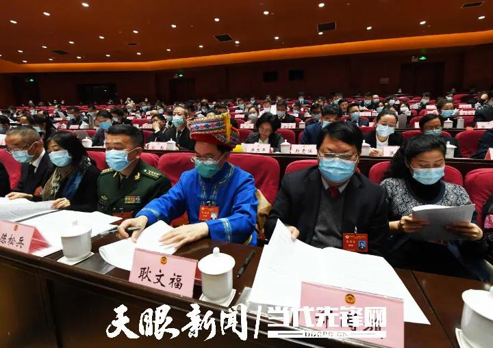 【省“兩會(huì)”專題報(bào)道】貴州省政協(xié)十二屆四次會(huì)議隆重開(kāi)幕：諶貽琴應(yīng)邀出席并講話