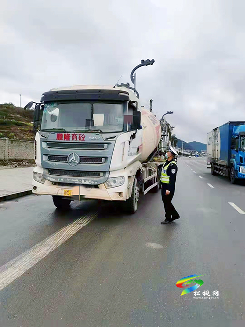 松桃交警大隊(duì)開(kāi)展貨車(chē)非法改裝專項(xiàng)整治