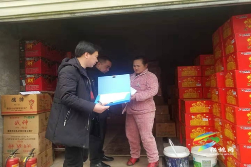 蓼皋街道開展春節(jié)前夕煙花爆竹專項(xiàng)整治行動(dòng)
