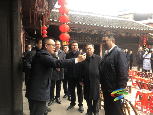 全市“一中心一張網(wǎng)十聯(lián)戶”現(xiàn)場觀摩會走進松桃