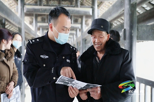 【新春走基層】大路茶燈來(lái)宣傳 警民和諧無(wú)詐騙