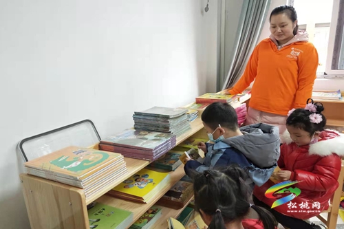 縣婦聯(lián)開展“小桔燈”親子閱讀推廣項(xiàng)目公益讀書暨寒假關(guān)愛活動(dòng)