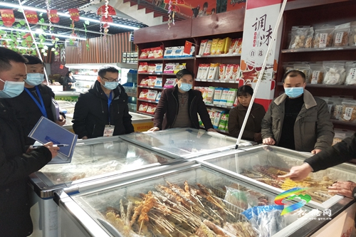 甘龍鎮(zhèn)開(kāi)展春節(jié)前食品安全和疫情防控聯(lián)合大檢查
