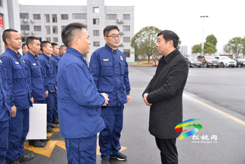 石敏率隊(duì)走訪慰問駐松部隊(duì)官兵、消防指戰(zhàn)員
