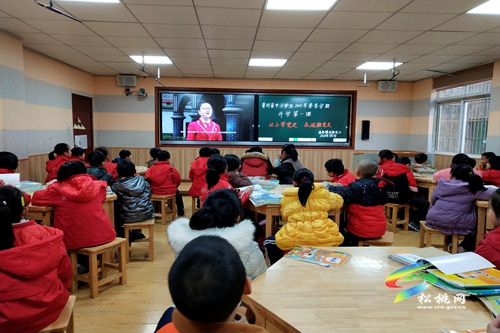 【牢記殷切囑托、忠誠(chéng)干凈擔(dān)當(dāng)、喜迎建黨百年】盤信鎮(zhèn)民族完小師生同看開學(xué)第一課“從小學(xué)黨史、永遠(yuǎn)跟黨走”視頻
