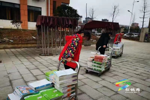 縣第六完小關(guān)愛大走訪開學(xué)迎新貌