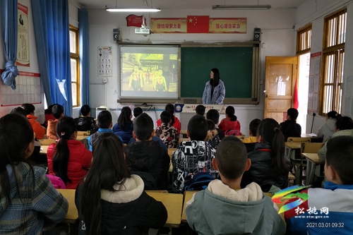 妙隘鄉(xiāng)完小開學第一課強化學生愛黨敬黨教育