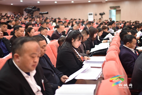 松桃苗族自治縣第十六屆人民代表大會(huì)第五次會(huì)議第二次全體會(huì)議召開