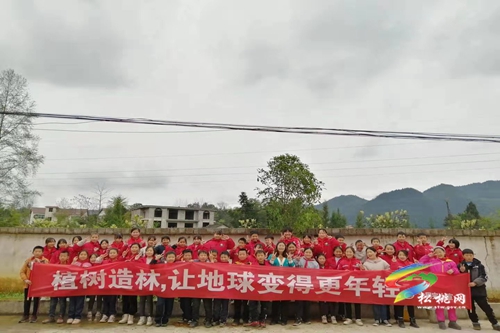 普覺鎮(zhèn)大同完小開展植樹節(jié)活動
