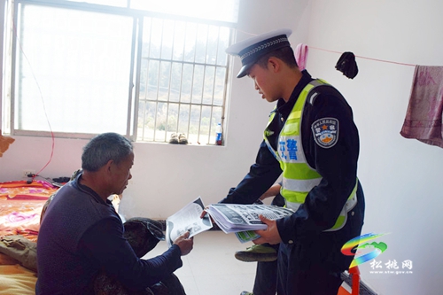 松桃交警大隊(duì)開(kāi)展交通安全知識(shí)進(jìn)家庭宣傳教育活動(dòng)