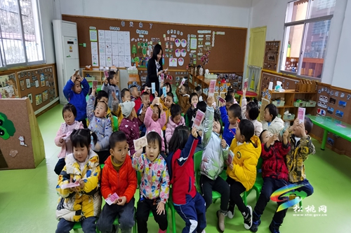 松桃聯(lián)社:送金融知識進(jìn)幼兒園