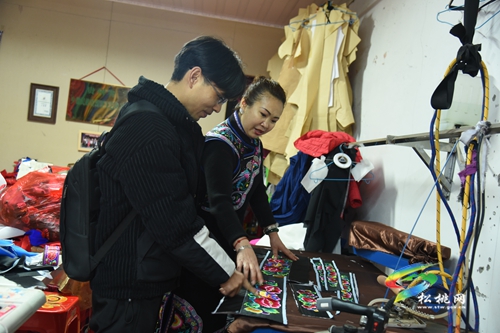 文創(chuàng)：讓民族元素“動(dòng)”起來(lái)產(chǎn)業(yè)品牌化“活”起來(lái)
