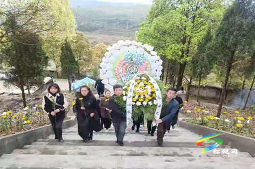 【網(wǎng)絡(luò)中國(guó)節(jié)·清明】縣機(jī)關(guān)事務(wù)中心黨支部開(kāi)展“清明追思英烈?革命精神永傳承”祭掃活動(dòng)