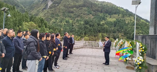 縣政協(xié)機關(guān)黨支部、石梁鄉(xiāng)政府機關(guān)黨支部聯(lián)合開展革命傳統(tǒng)教育活動