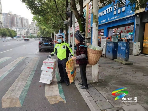 【網(wǎng)絡(luò)中國(guó)節(jié)·清明】松桃交警圓滿完成清明節(jié)交通安全保衛(wèi)任務(wù)