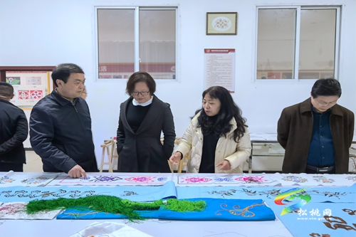 唐永明到縣職校、團山安置點調(diào)研民族教育和易地扶貧搬遷后續(xù)扶持工作