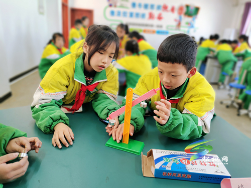 松桃第六完?。赫n后服務(wù) 讓教育更有溫度