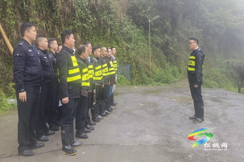 冷水溪鎮(zhèn)開展地質(zhì)災(zāi)害應(yīng)急演練